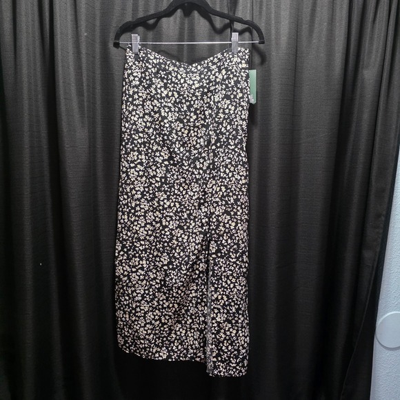 wild fable Dresses & Skirts - Wild Fable Womens Floral Midi Skirt Black Ditsy Print Front Slit Size S New